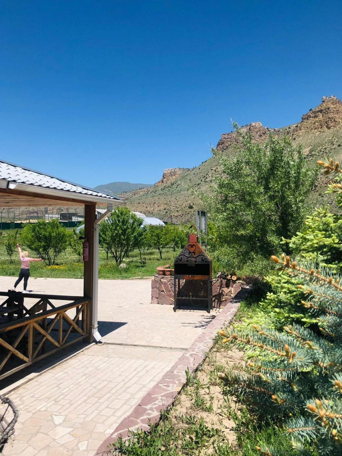 Ecolodge In Wildlife Refuge Urts'adzor エクステリア 写真